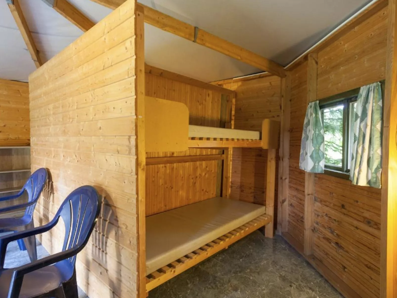 Camping 2000 - Kampeerhut - Inside
