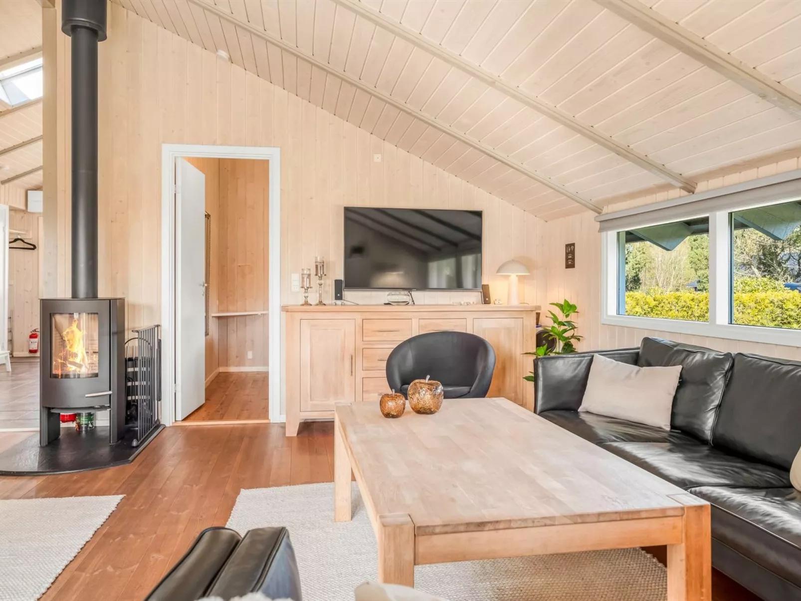 "Roope" - 800m from the sea - Drinnen
