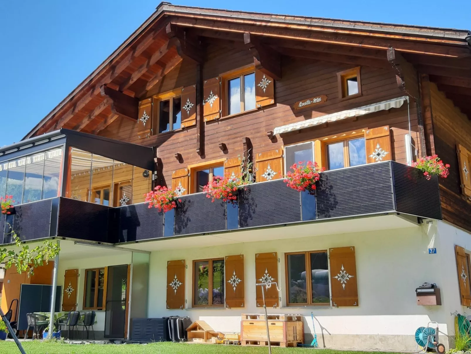 Schweizer, Obersaxen-Affeier, (Obersaxen). - Draußen