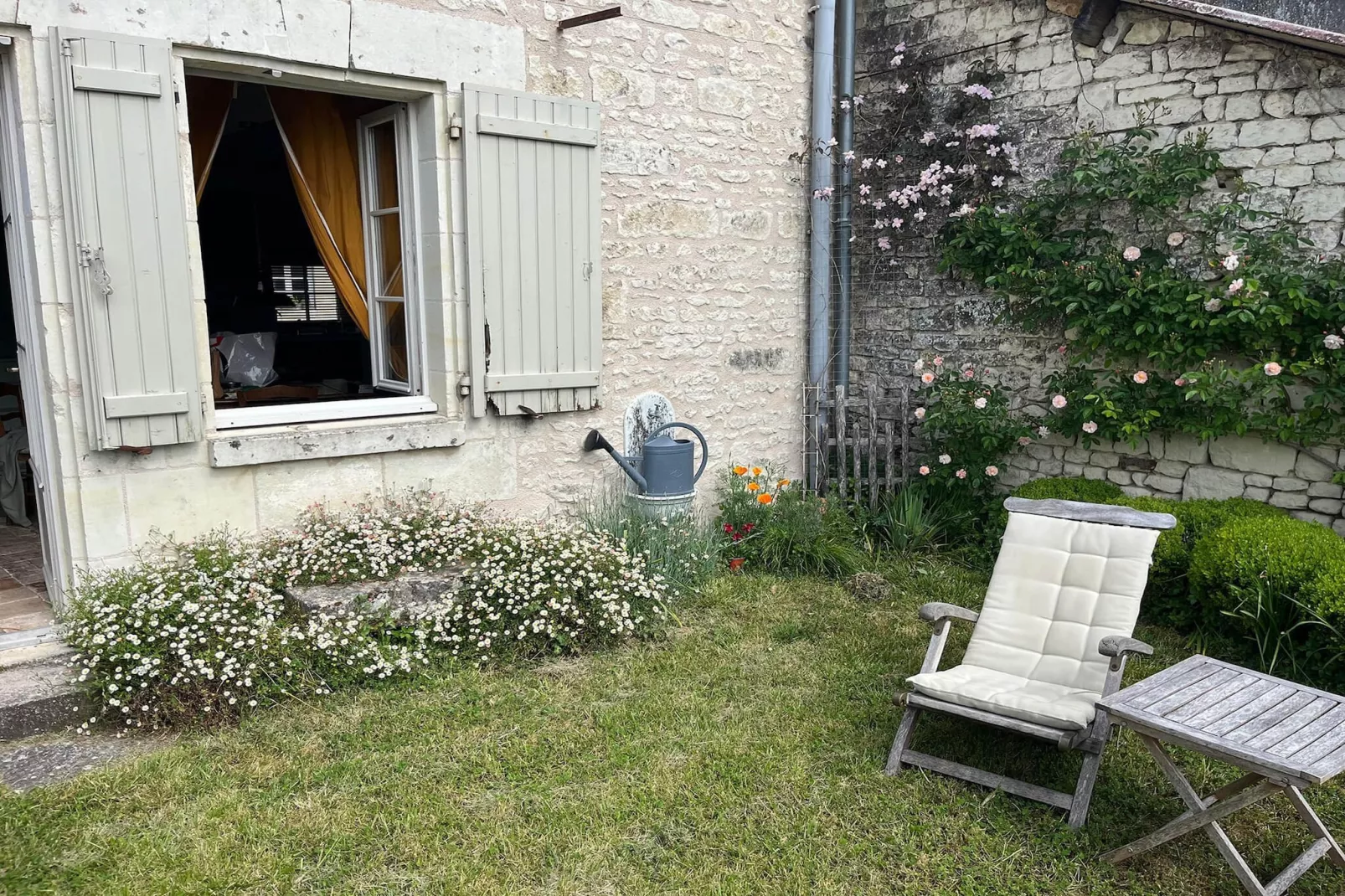 Maison de vacances Sossay - Gardens in summer