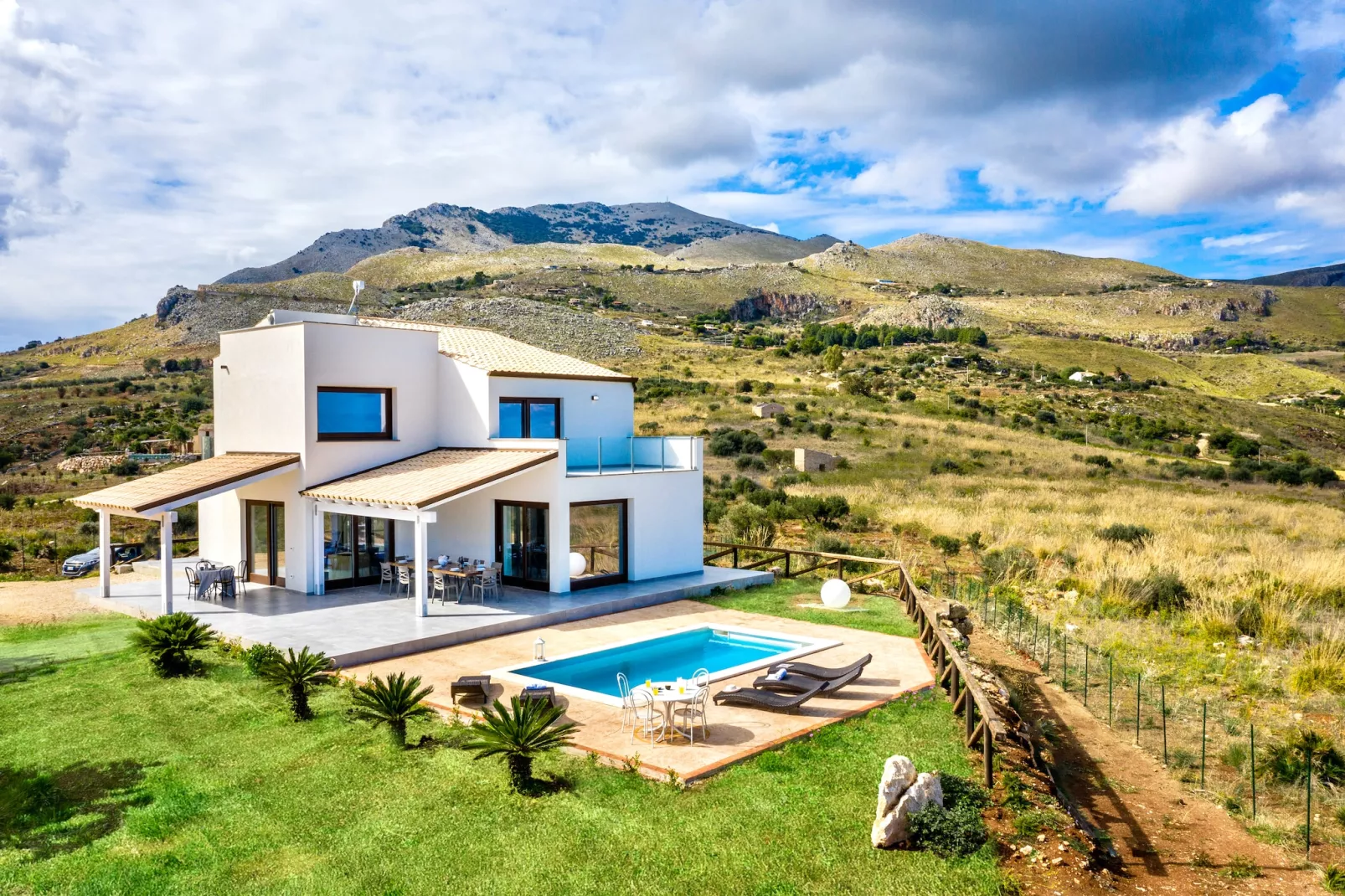 Villa Rocchi Livreri - Außenbereich Sommer