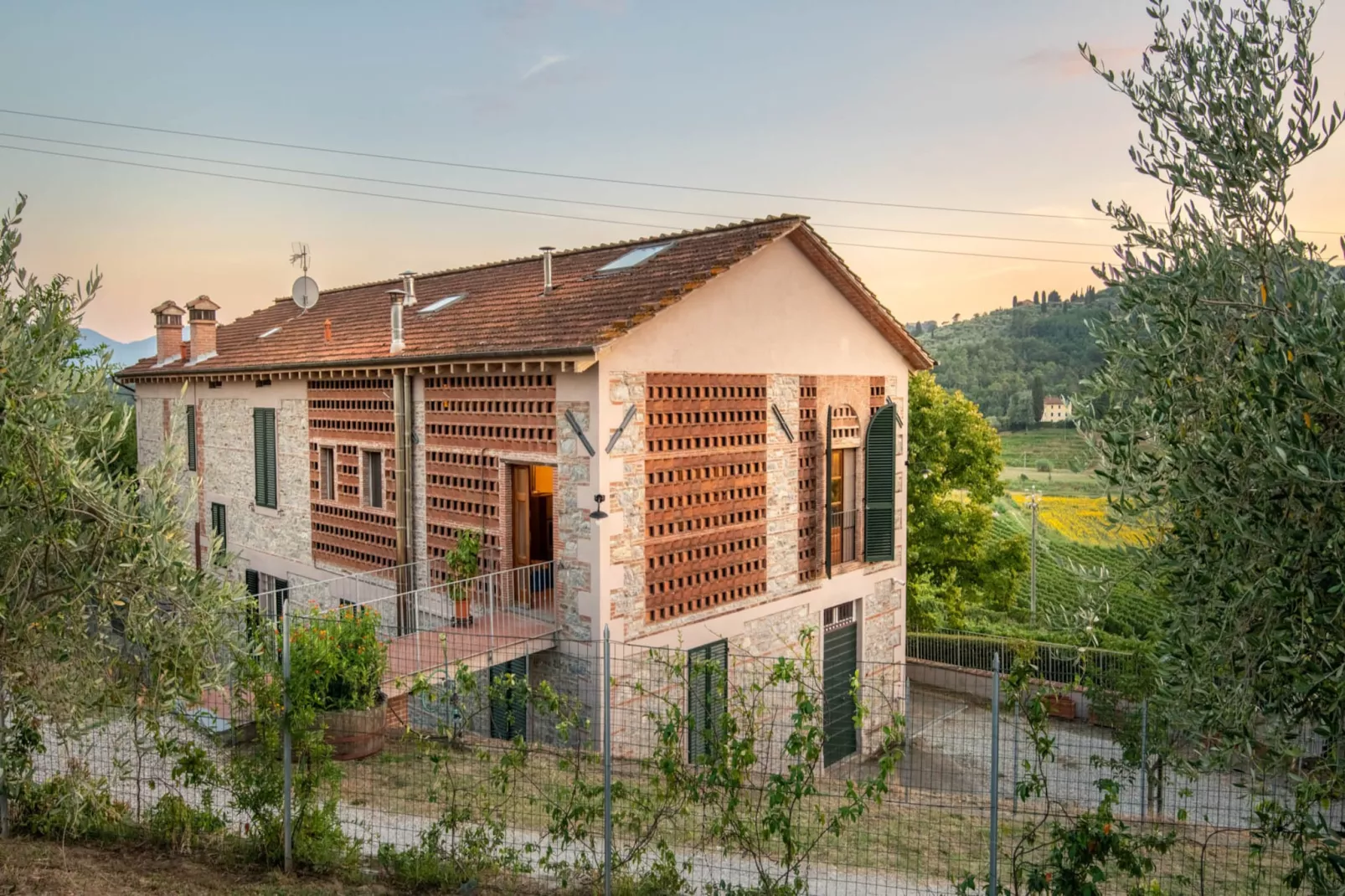 Valle del Sole Winery Farmhouse - Exterior in summer
