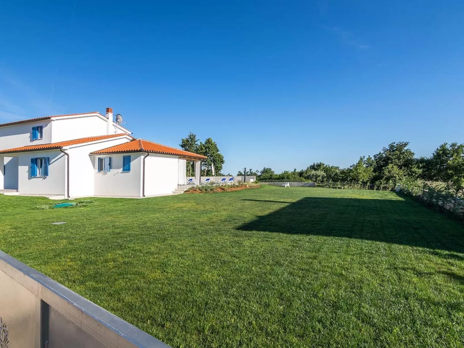 Villa 2095 - Draußen