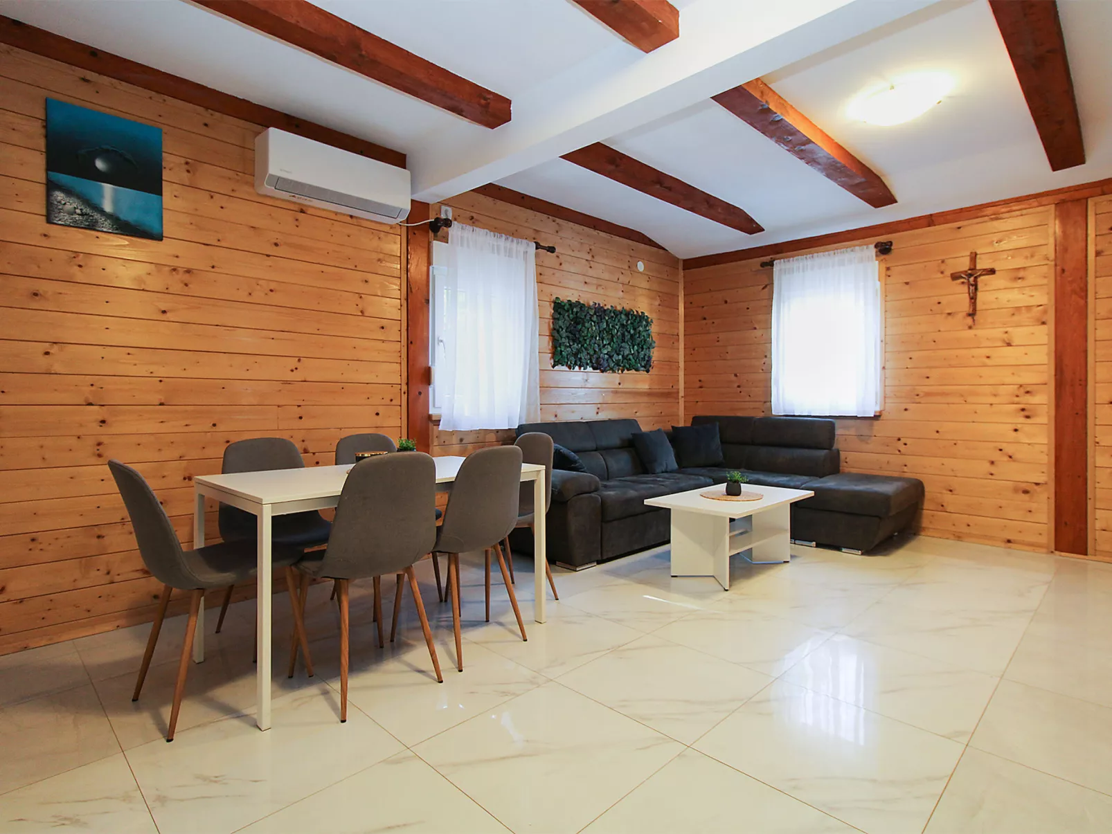 House 2233 - Dedans