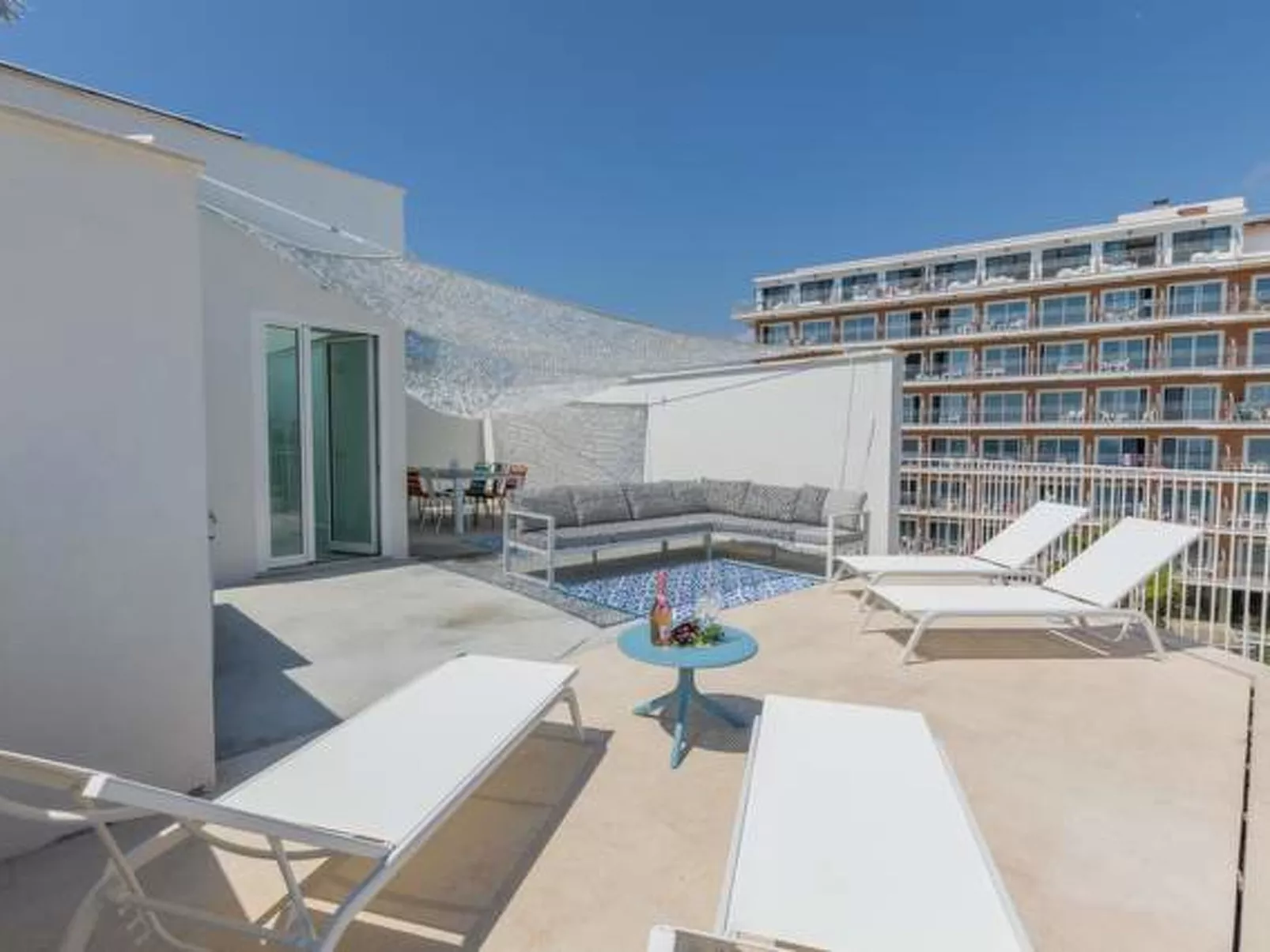 Tolle Wohnung in S'illot-Cala Morlanda mit Terrasse - Outside