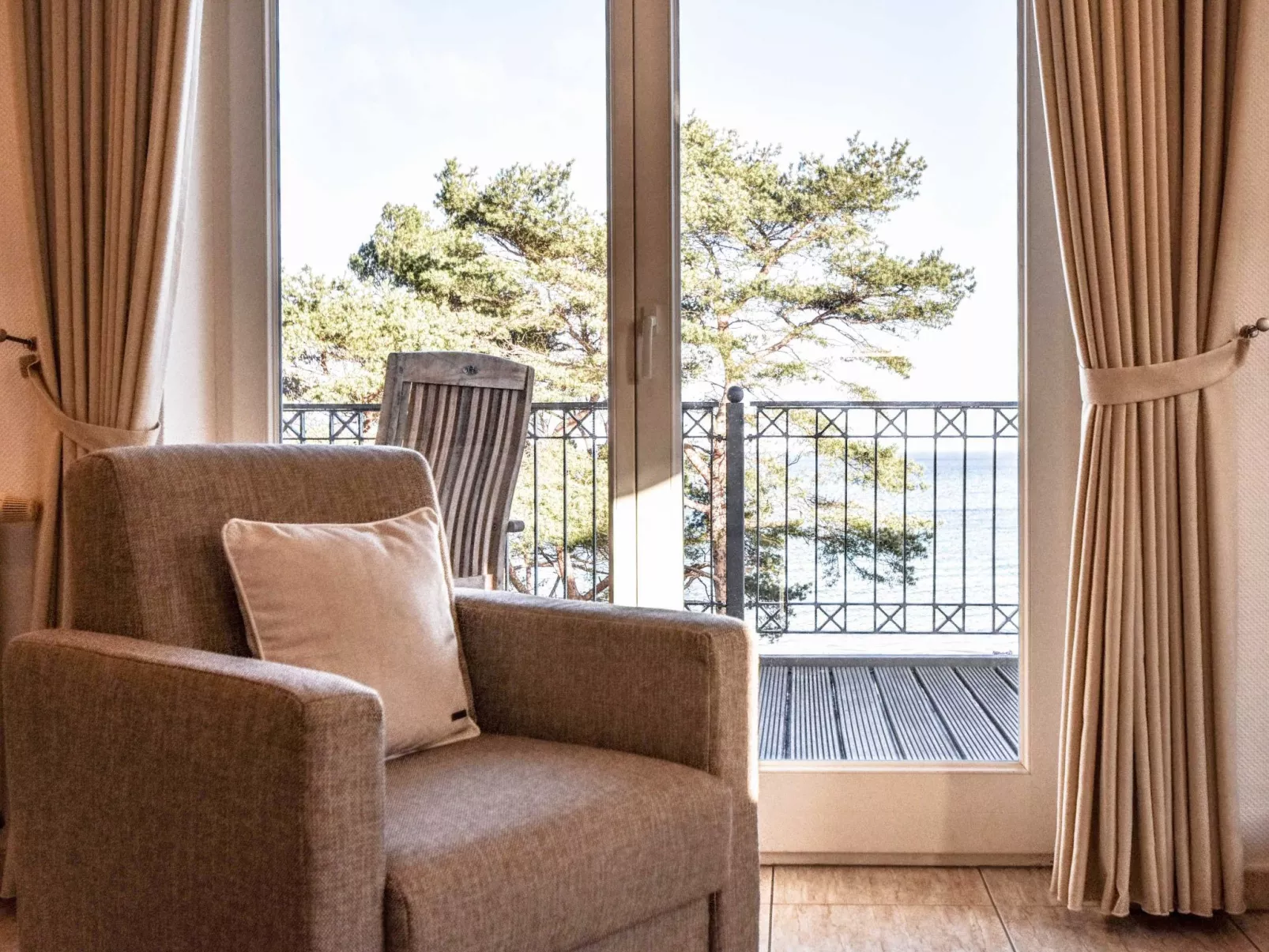 Strandnahe Wohnung mit Großem Balkon und Meerblick - Dedans