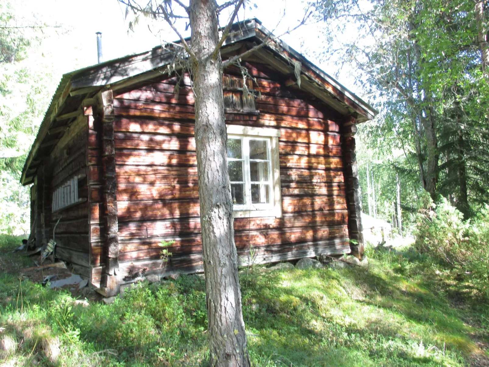 Einfache Holzhütte für das wahre Naturerlebnis am Stausee - Dehors