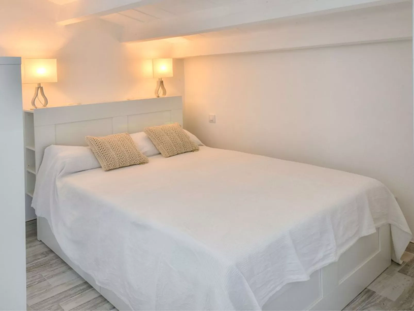 Modernes helles 3-Schlafzimmer Apartment mit Klimaanlage, 2017 komplett neu ren - Drinnen
