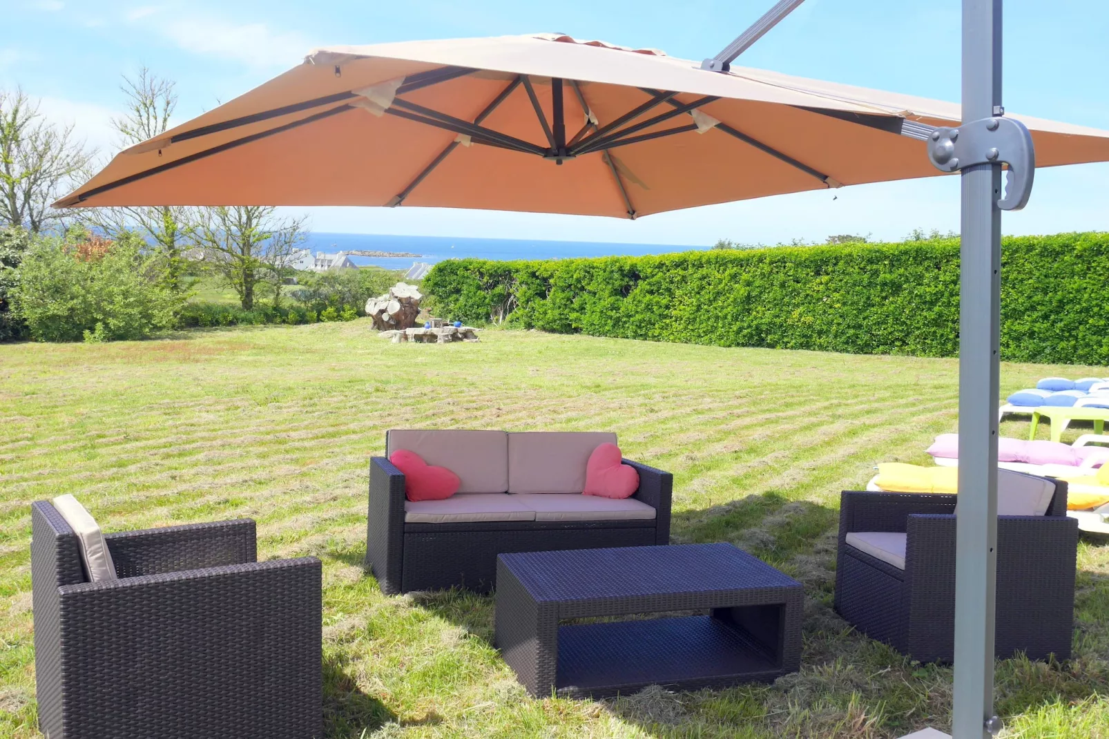 	Ferienhaus mit 180° Panorama Meerblick Lampaul-Plouarzel - Gardens in summer