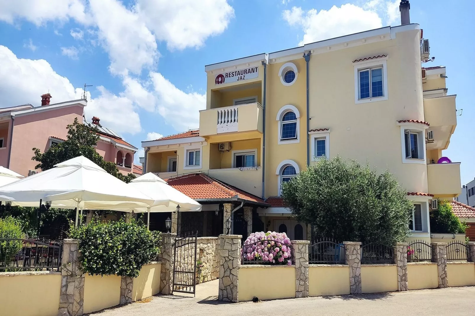 Beachfront apartment Mareo 5 - Außenbereich Sommer