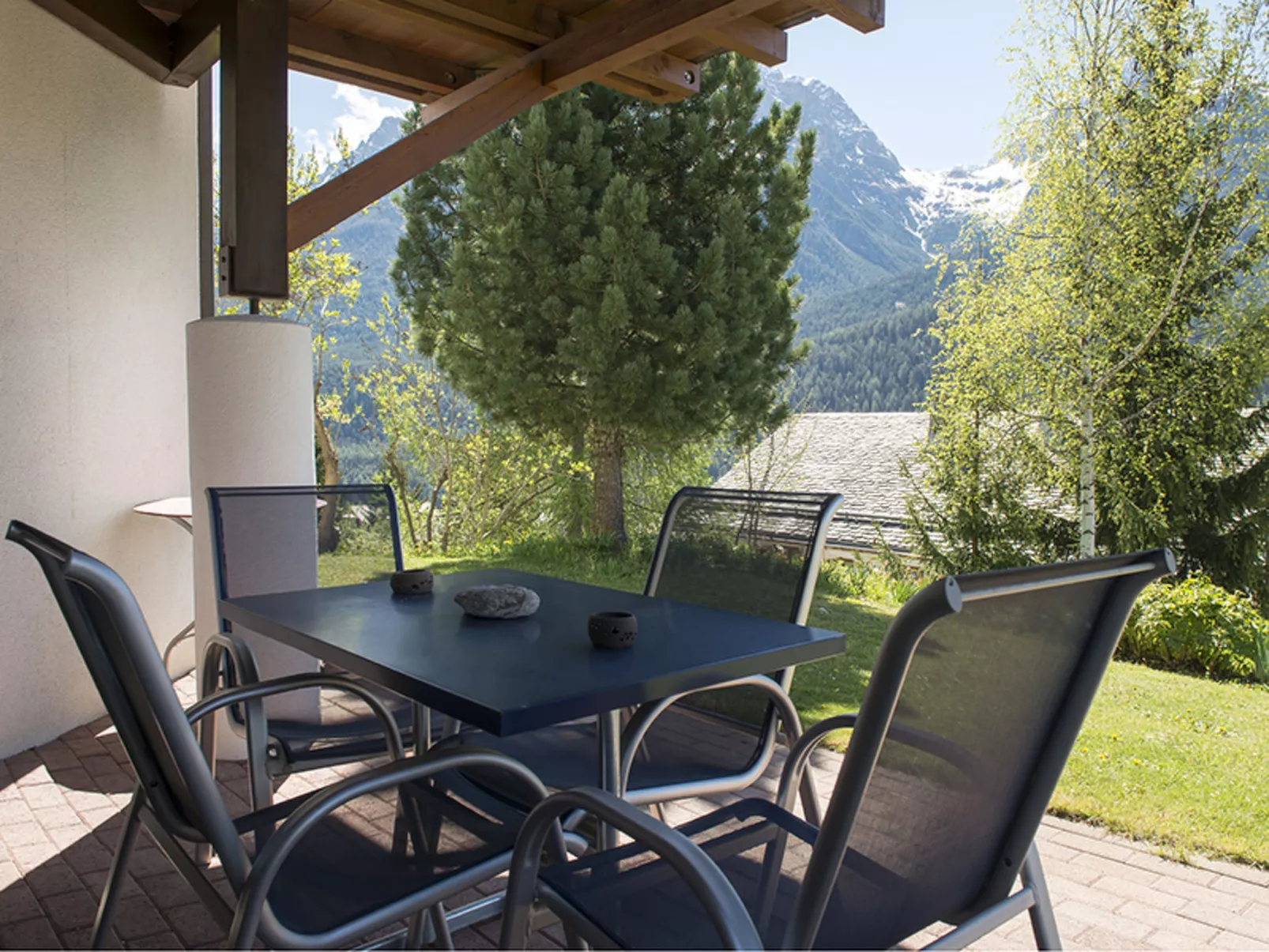 Chasa Bainvgnü, (Scuol). - Dehors