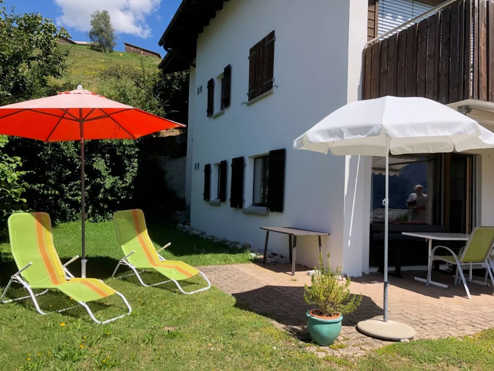 Stonas Sura / Stäuble, (Falera). 3 Zimmerwohnung - Draußen