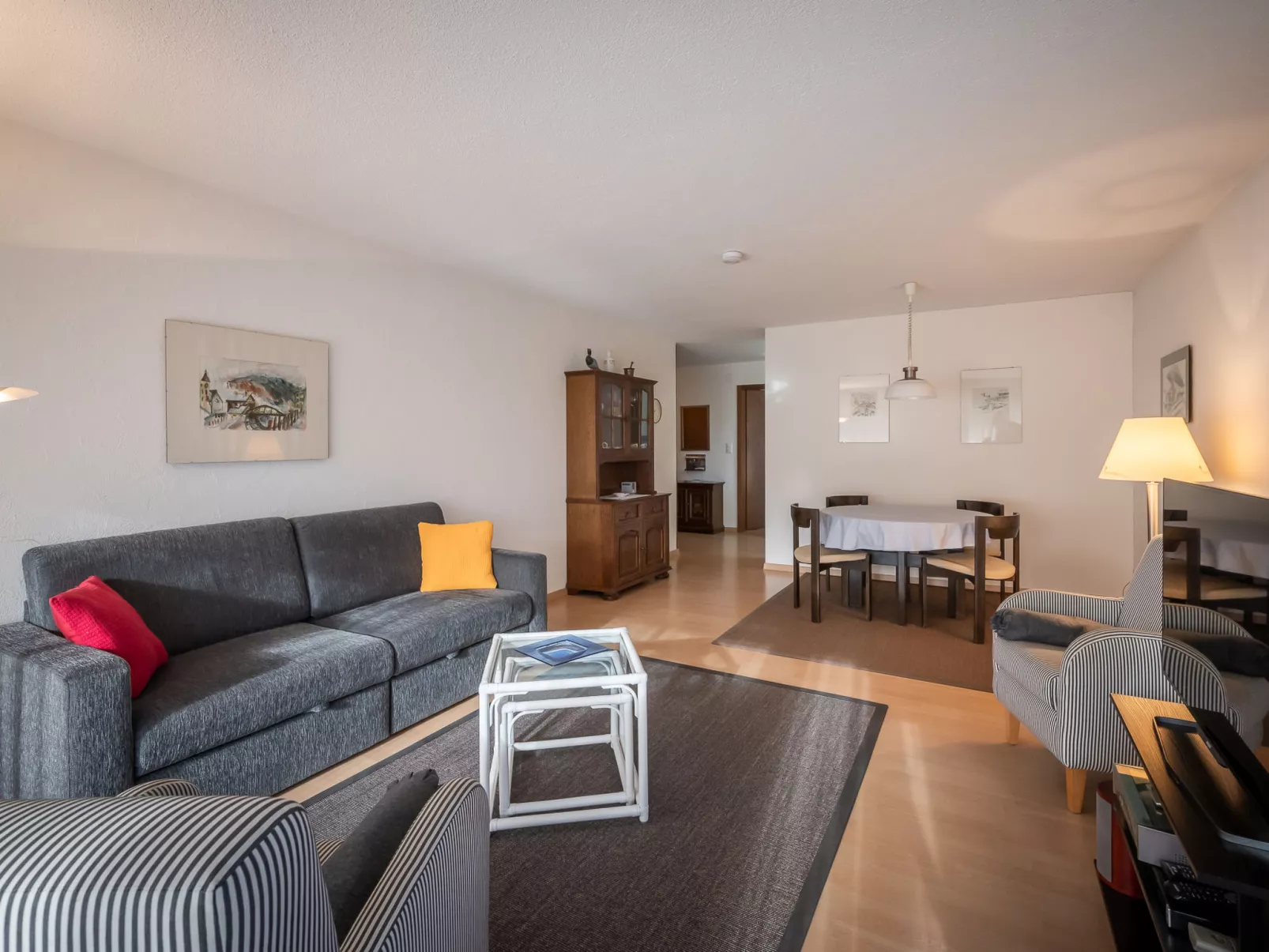 Putzprinz Gujan Ferienwohnung, Haus Surmir B / 16, (Flims Waldhaus). 2.5-Zimmer - Inside