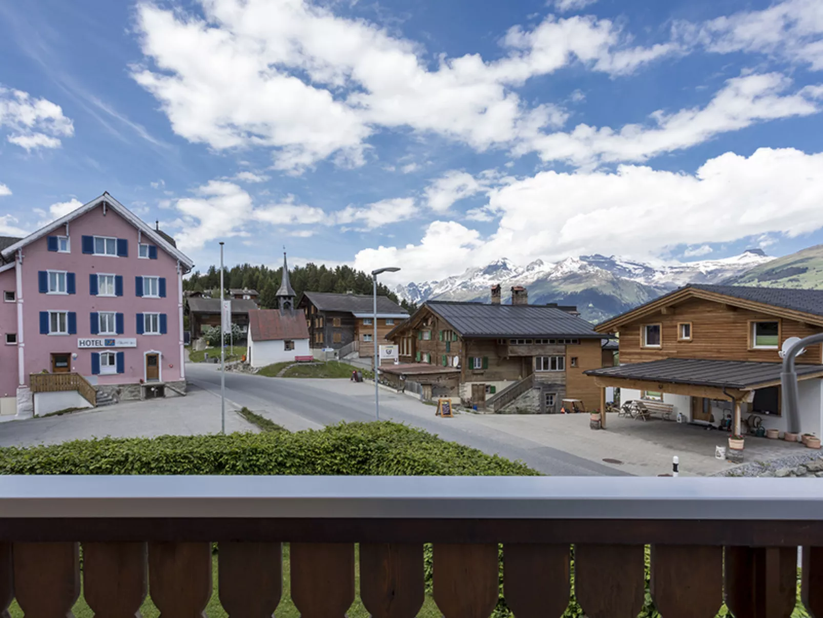 Arnika Kornmayer, Obersaxen-Affeier, (Obersaxen). - Draußen