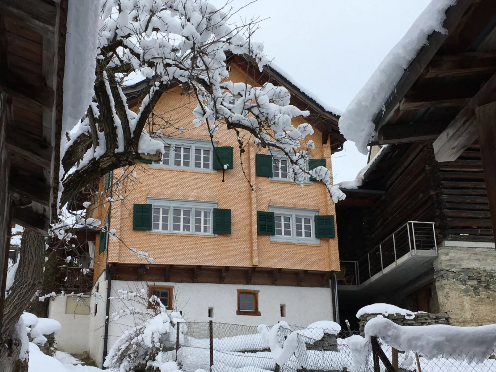 Altes Pfarrhaus, Surcasti, (Surcasti). - Draußen