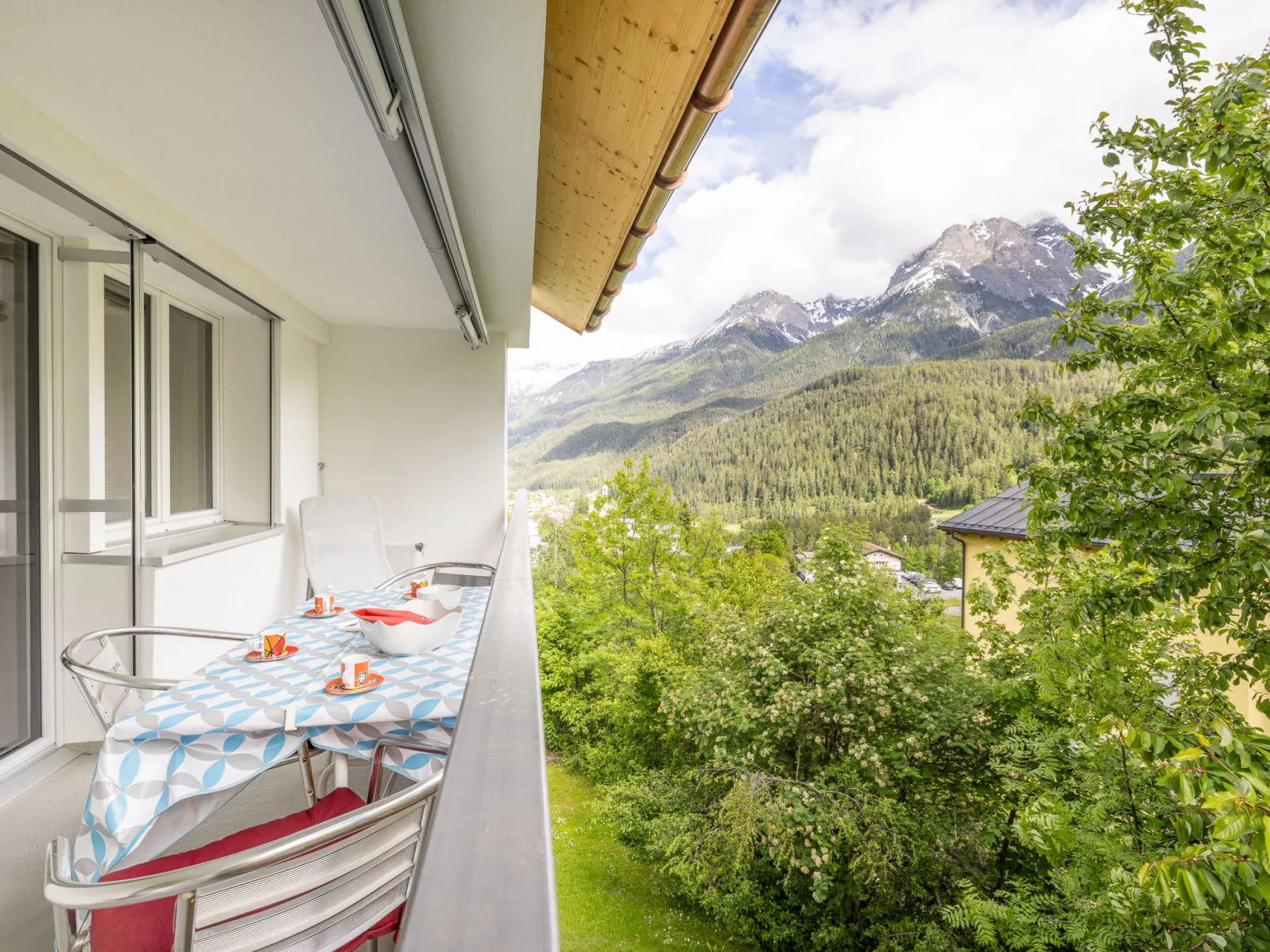 WÜEST, (Scuol). - Draußen
