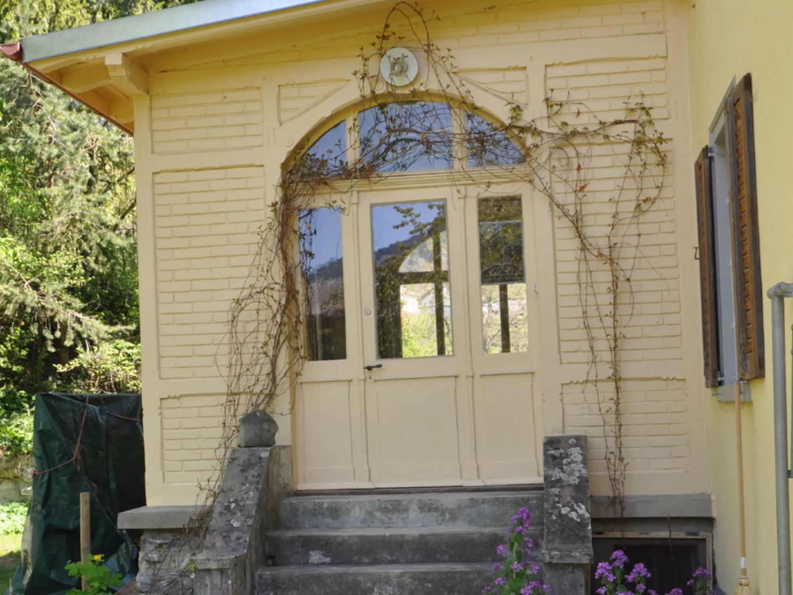 Haus Noains, (Rodels). - Draußen