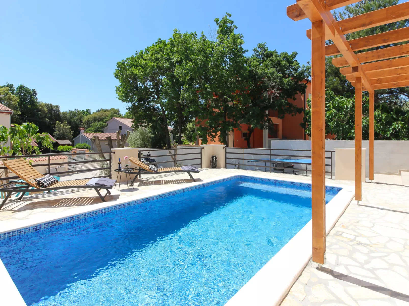 Villa Lona - Outside