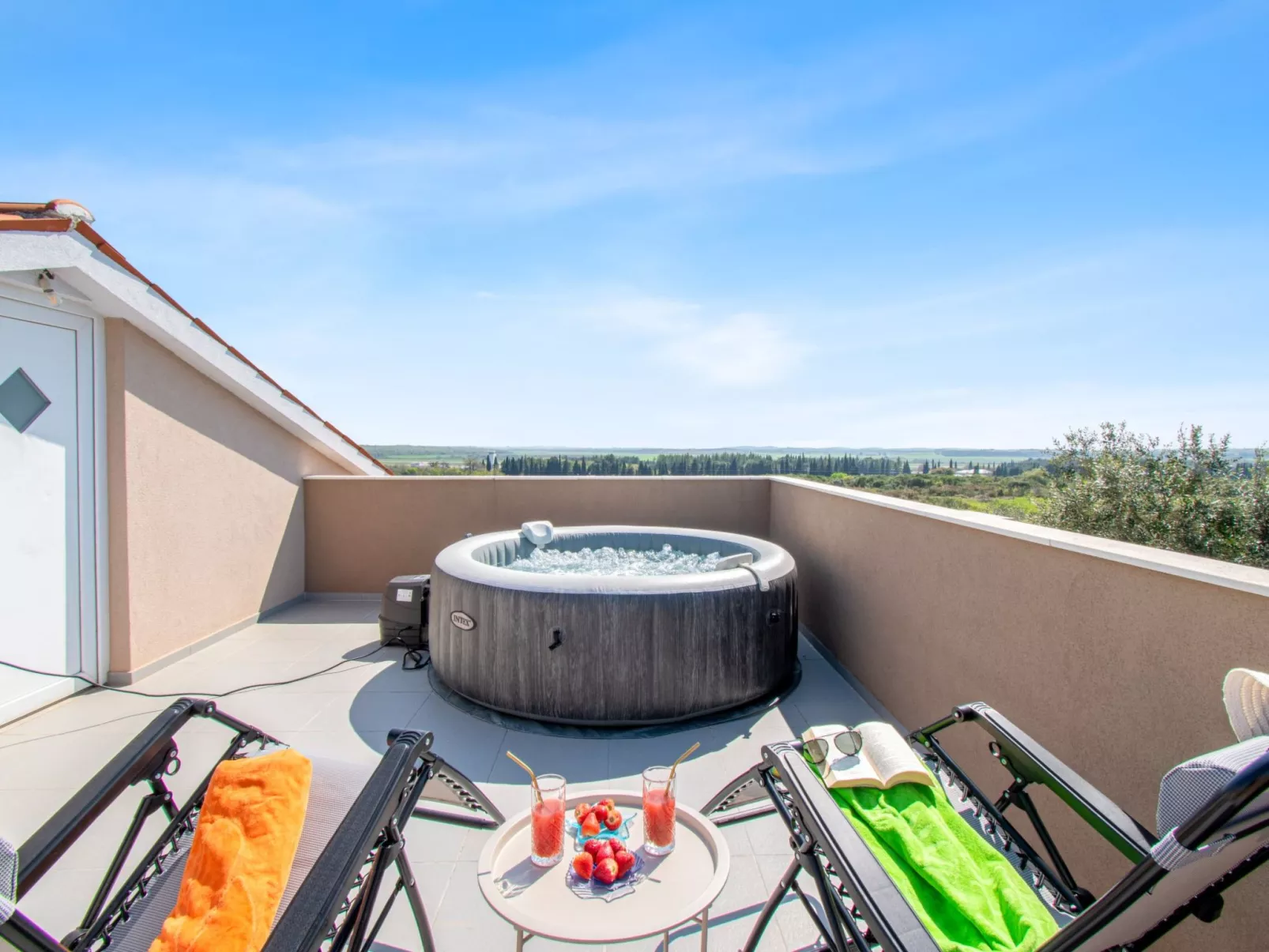 House Enard with Jacuzzi - Outside