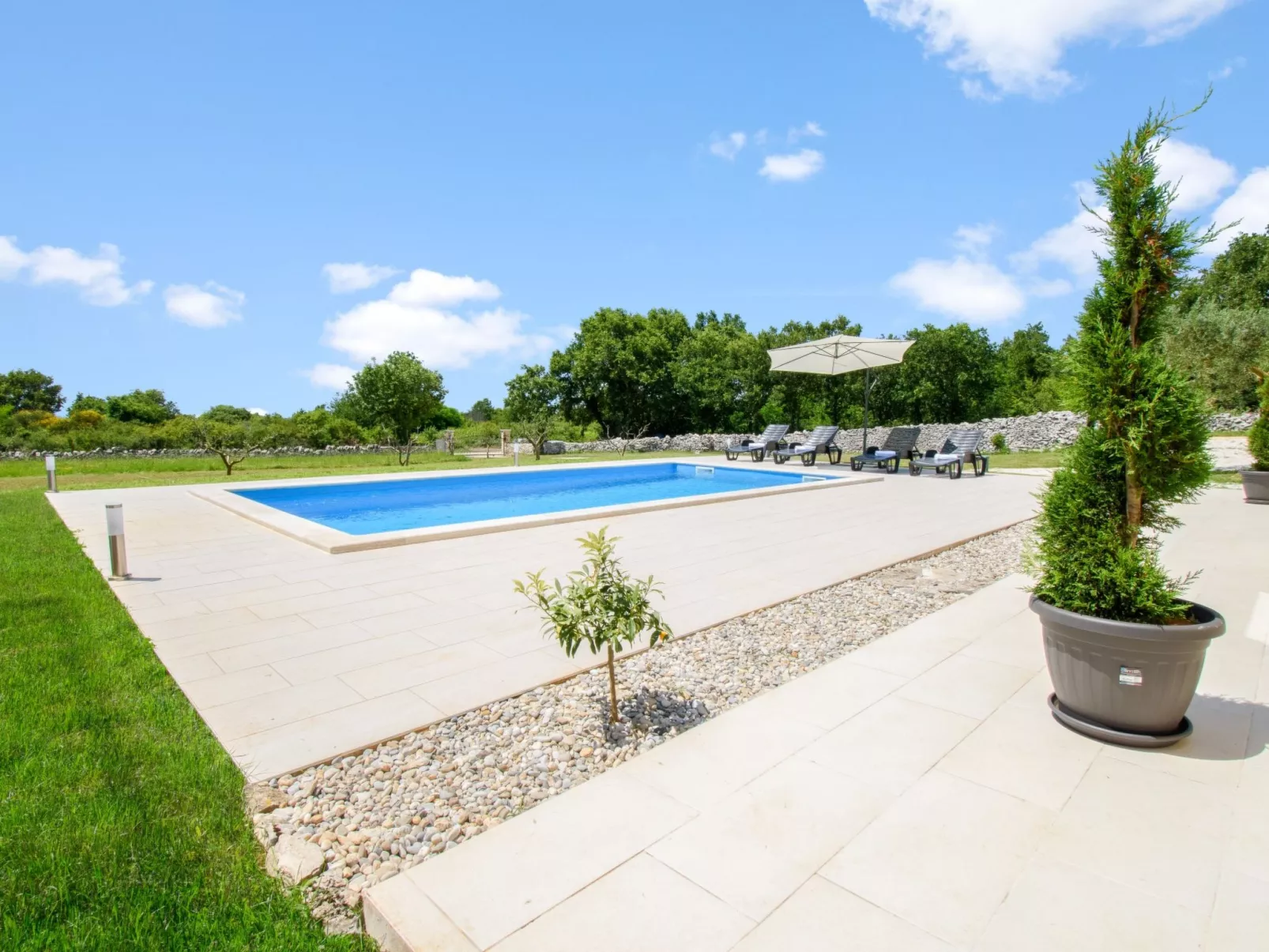 Villa Deni - Draußen