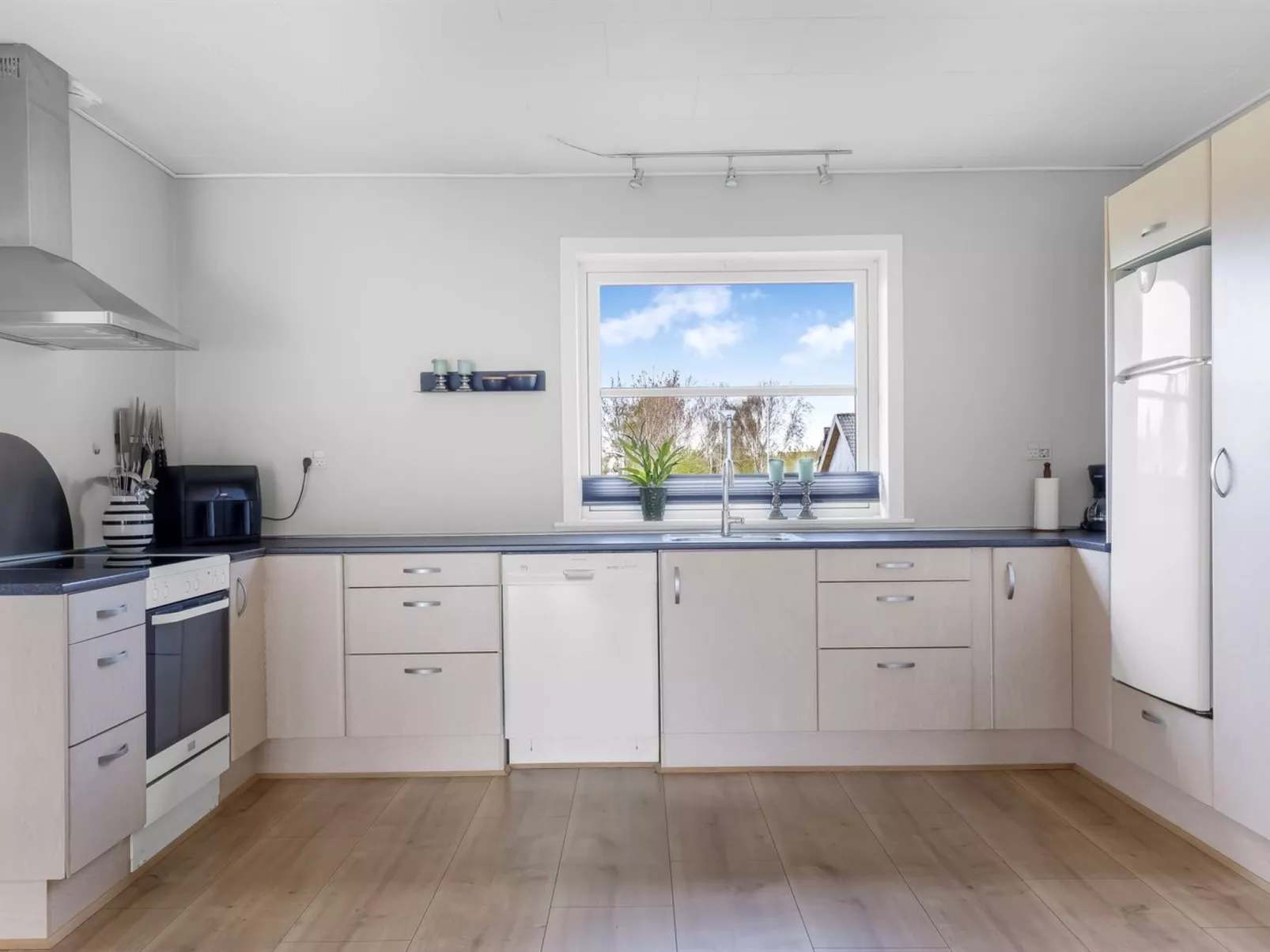 "Aina" - 20km from the sea - Drinnen