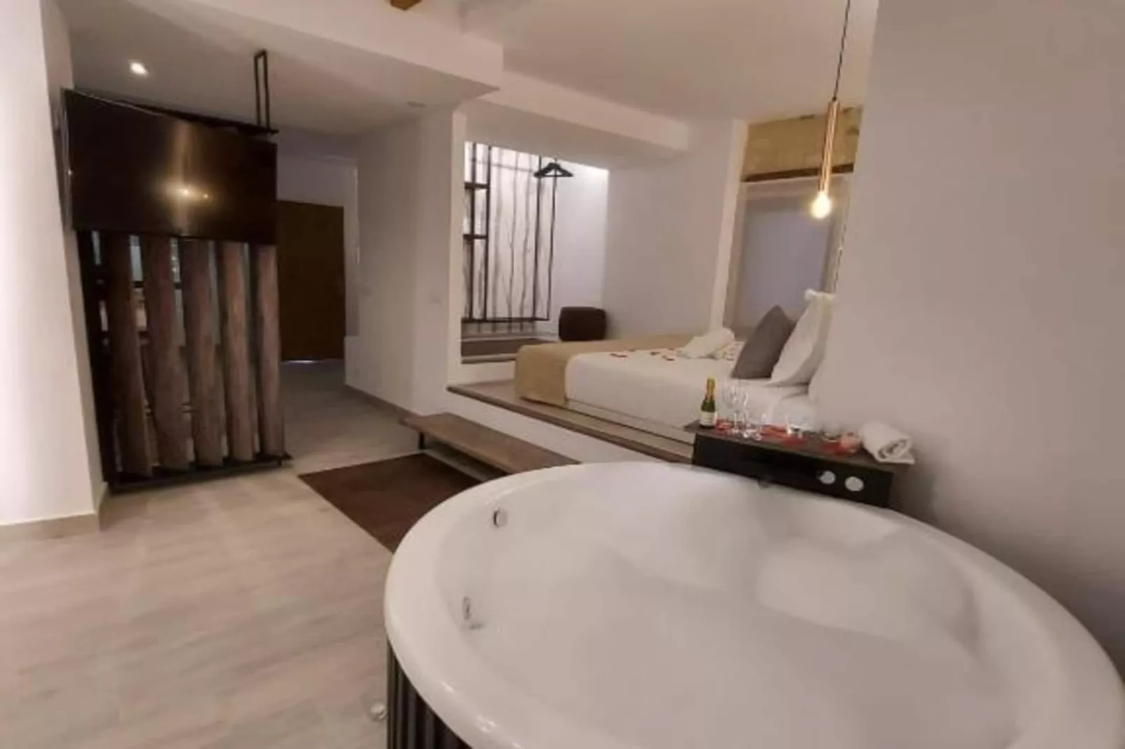 Estudio Deluxe con cama grande y jacuzzy - Badezimmer