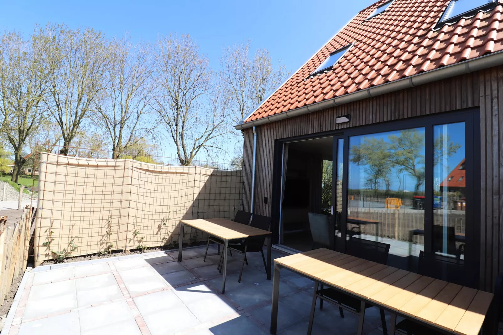 Moderne hoekvilla middenin Friesland - Terrasse/Balkon