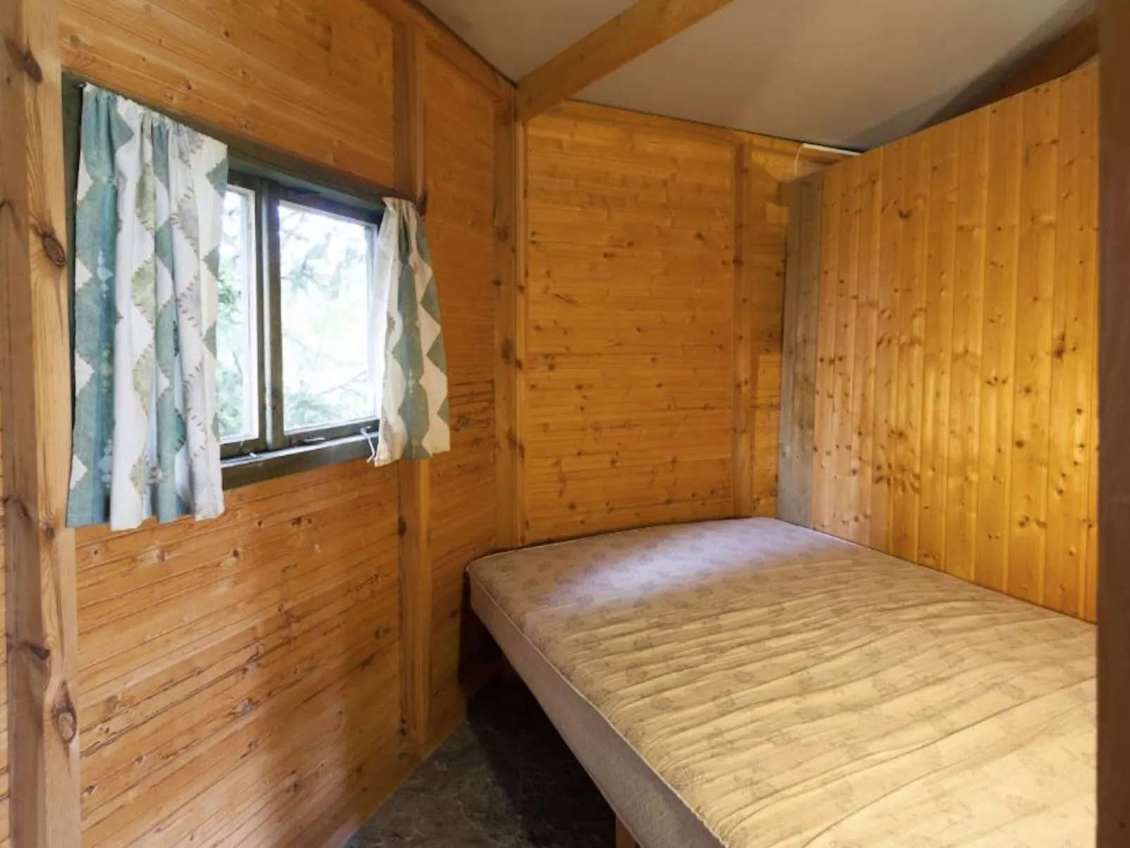 Camping 2000 - Kampeerhut - Inside