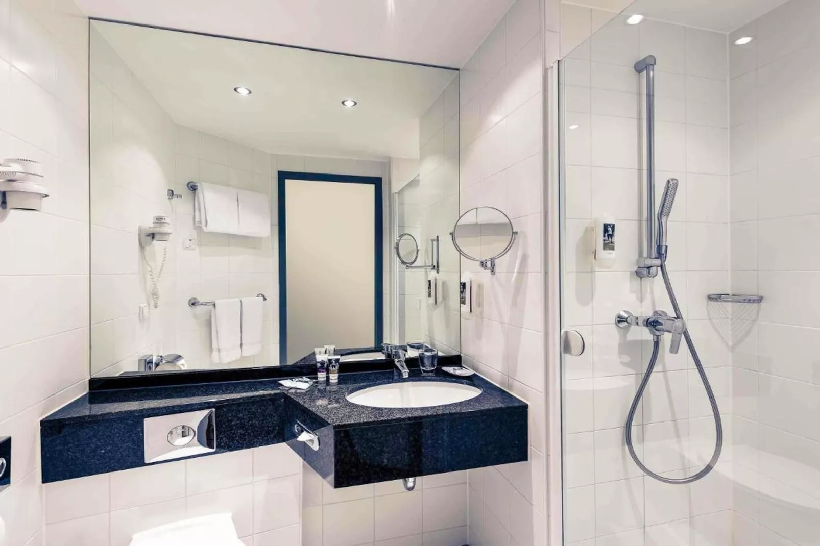 Hotel Düsseldorf - Standard Twin Room - Bathroom