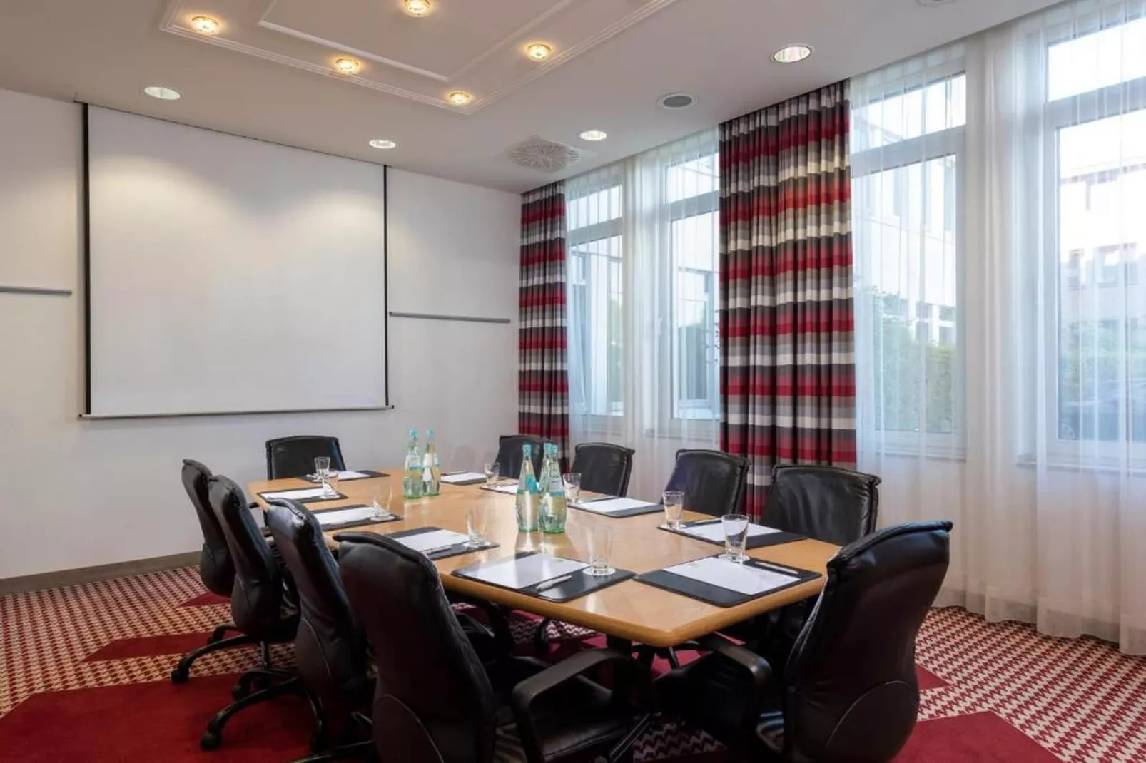 Holiday Inn Frankfurt Neu-Isenb - Standard Double Room - Ausstattung