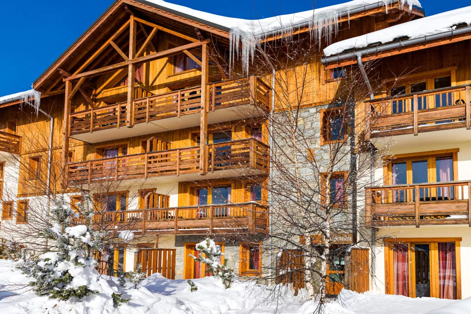 Résidence L'Ecrin des Sybelles 3-Room Cabin Duplex Apartment - 8 people OTA - Exterior in winter