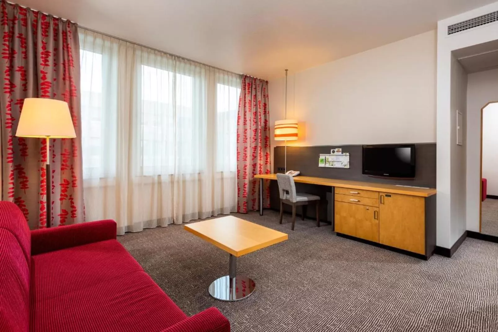 Holiday Inn Frankfurt Neu-Isenb - One-Bedroom Suite double Sofa Bed - Wohnzimmer