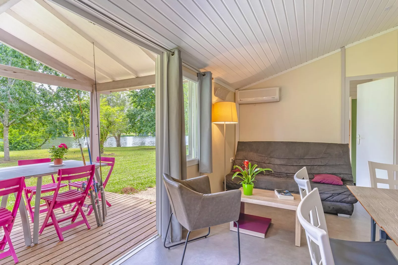 Port Lalande COTTAGE 6 pers OTA - Living room
