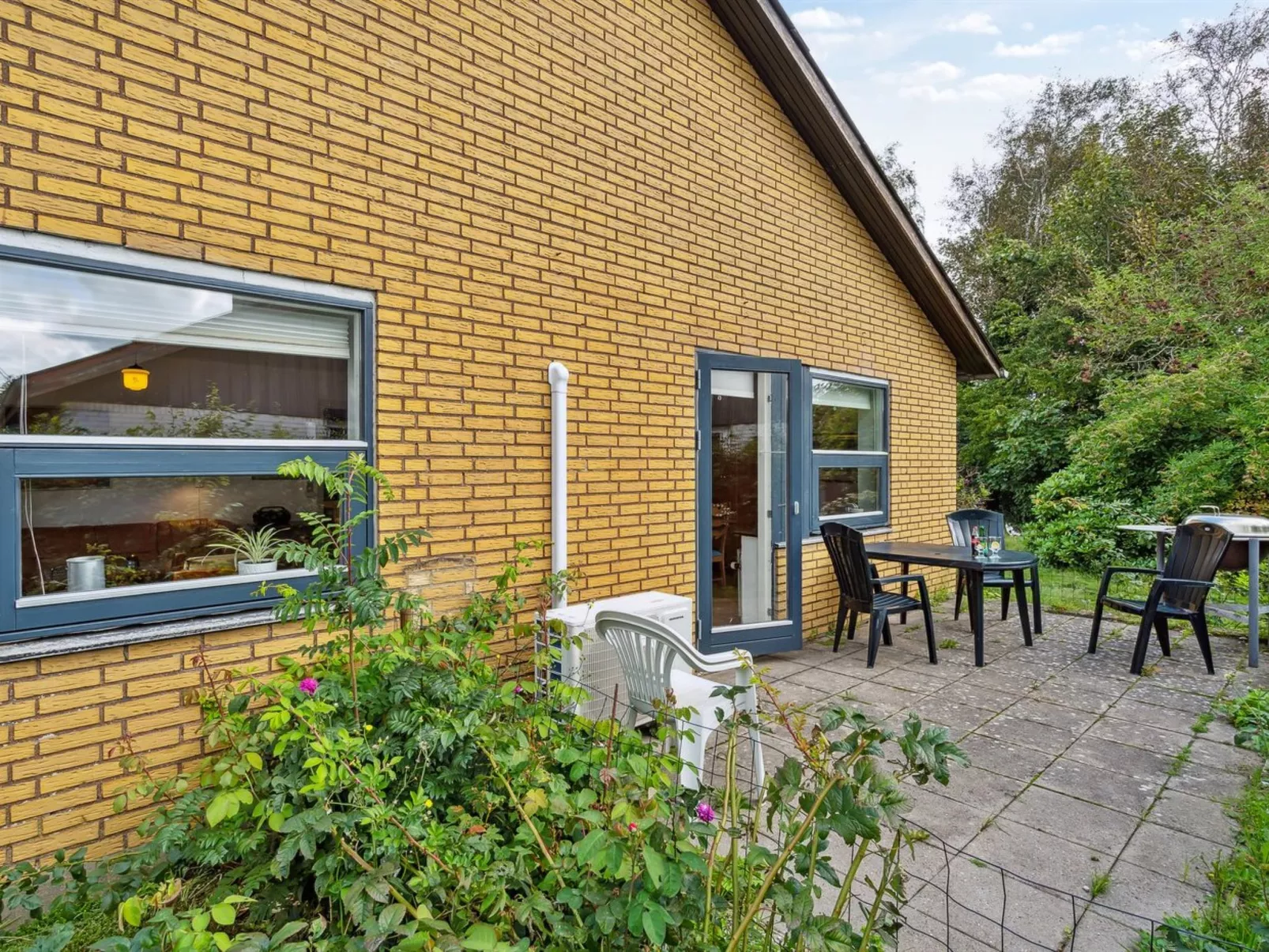 "Magh" - 9.8km from the sea - Outside