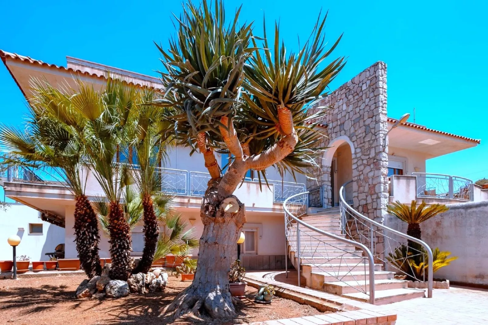 Villa Cloe - Exterior in summer