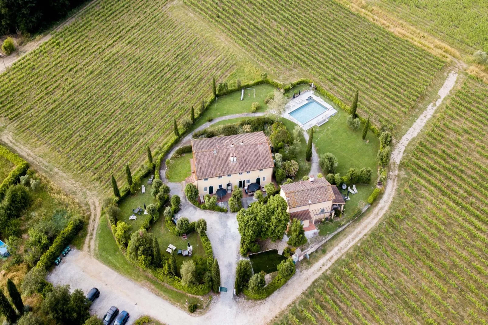 Pietro Farmhouse Apartment in Wine Resort in Lucca - Exterior in summer