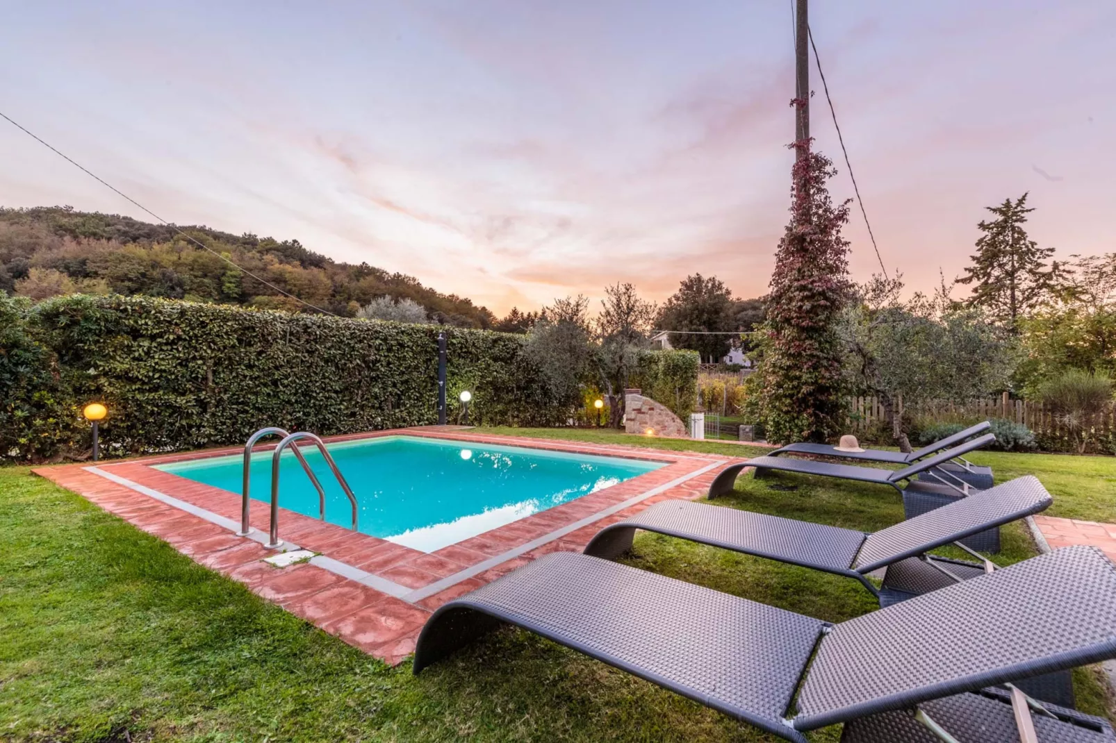 Rondini Farmhouse - Schwimmbad