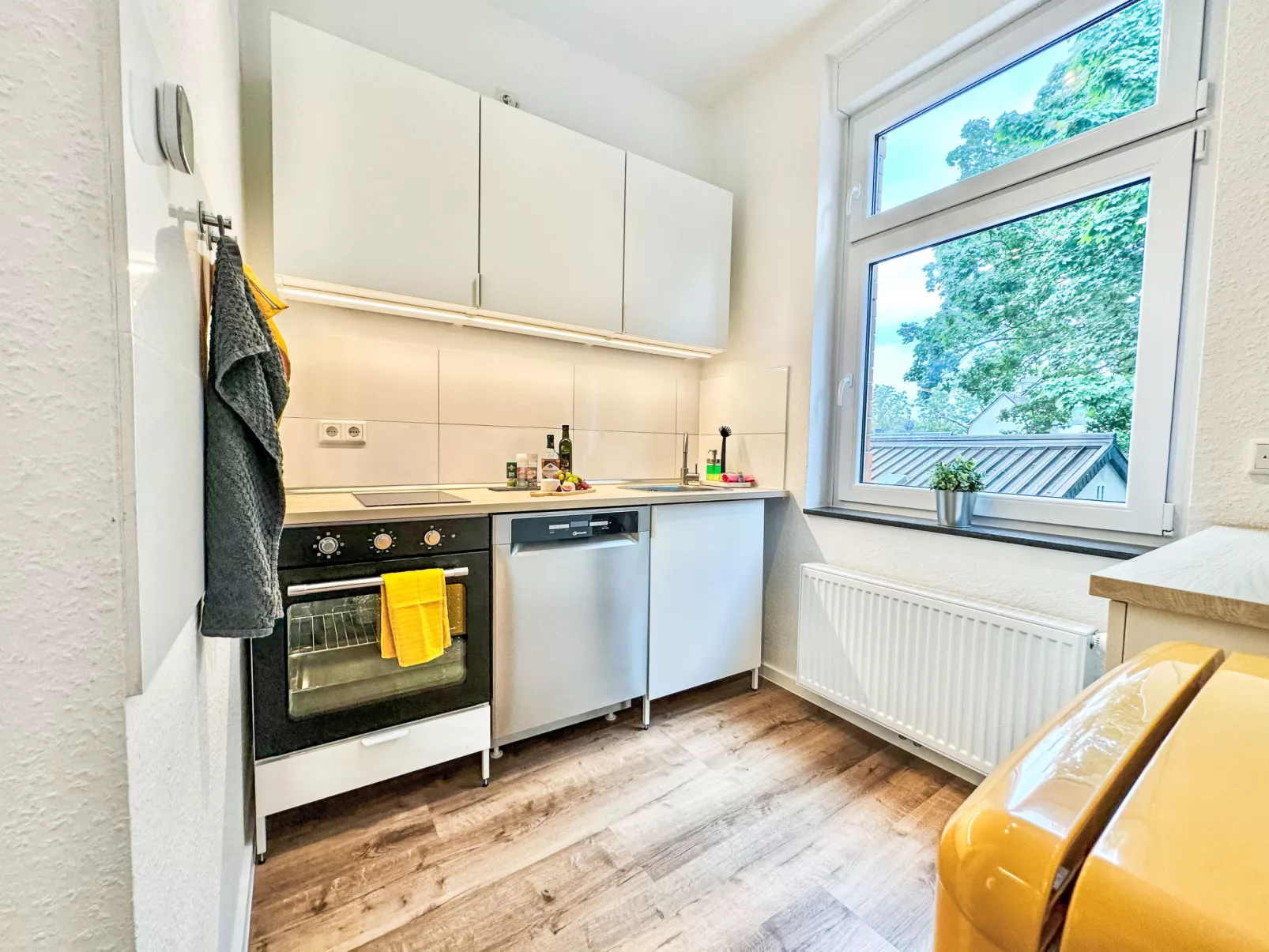 250m Rhein - ruhiges Apartement nähe Hbf -K-111- - Inside