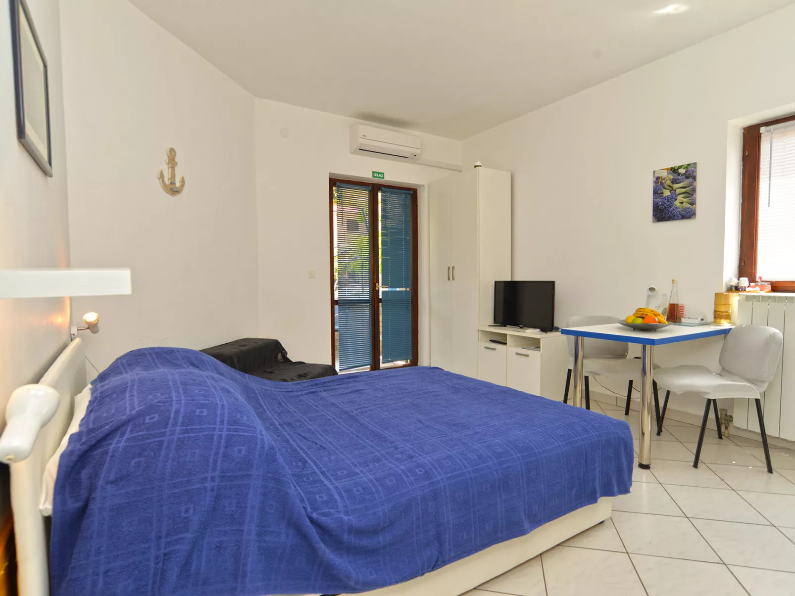 Apartment 242 - Drinnen
