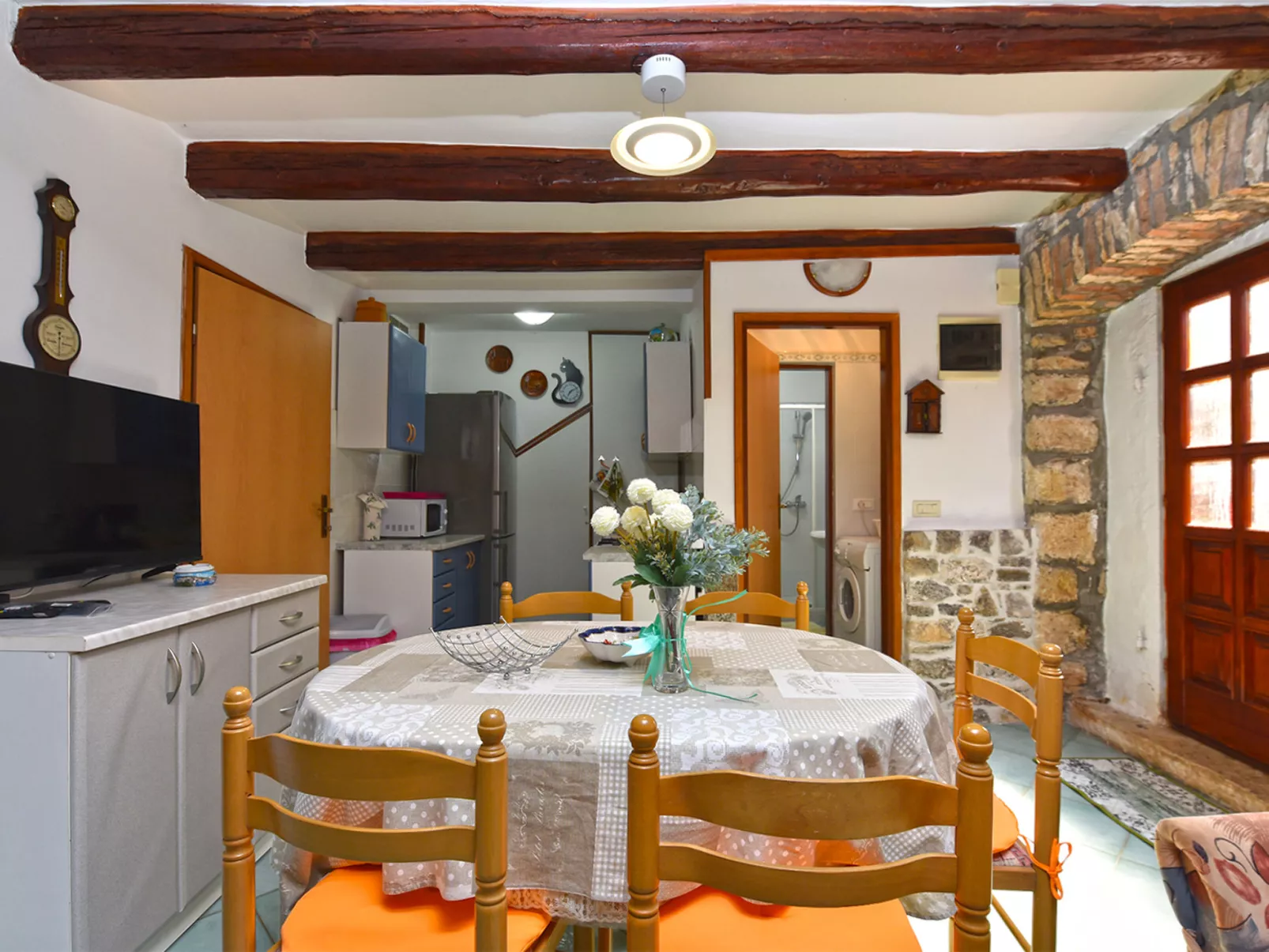 House 2370 - Drinnen