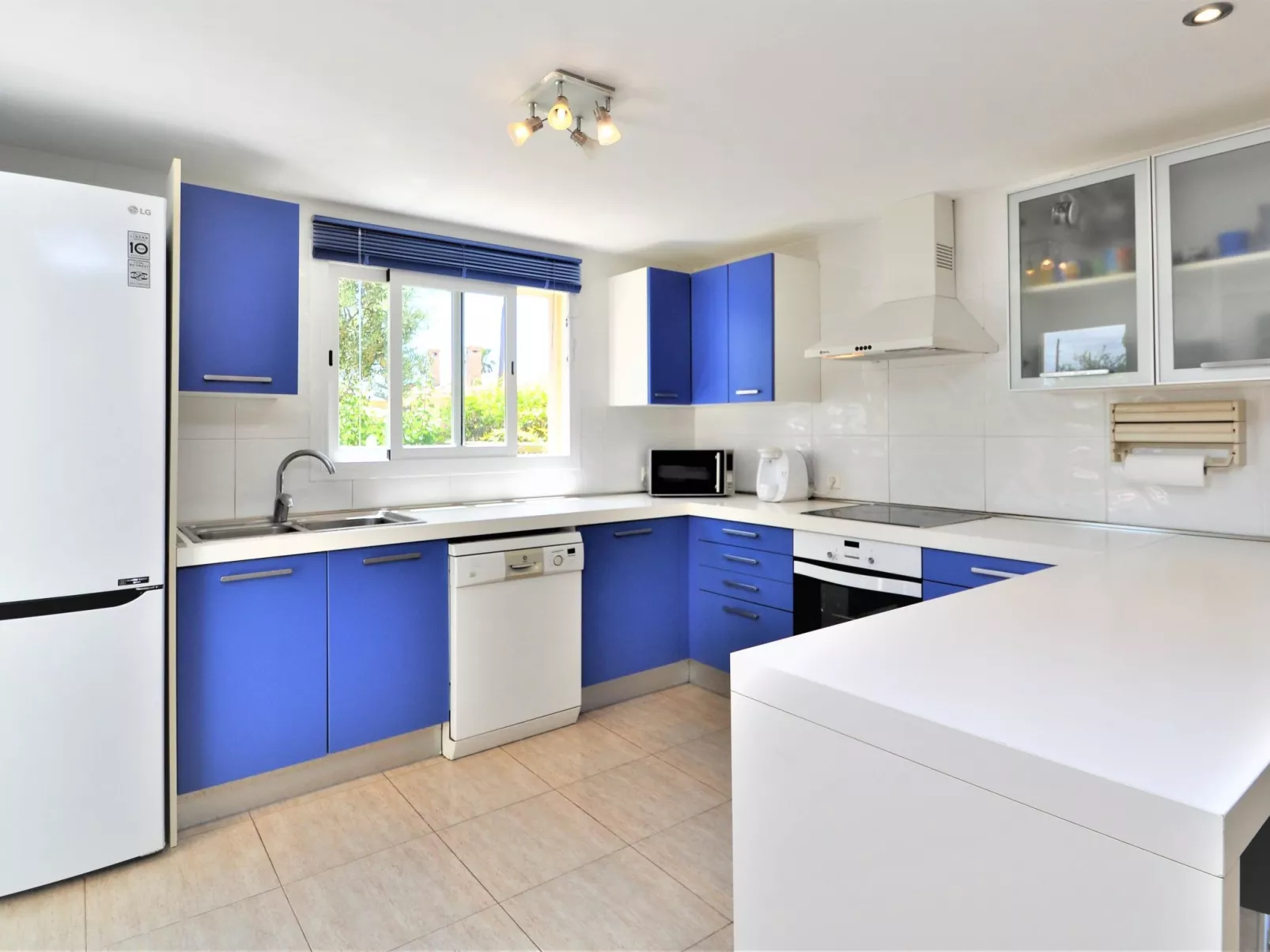 VILLA HUGO Casa en zona residencial tranquila Bahía Grande con Piscina Privada. - Inside