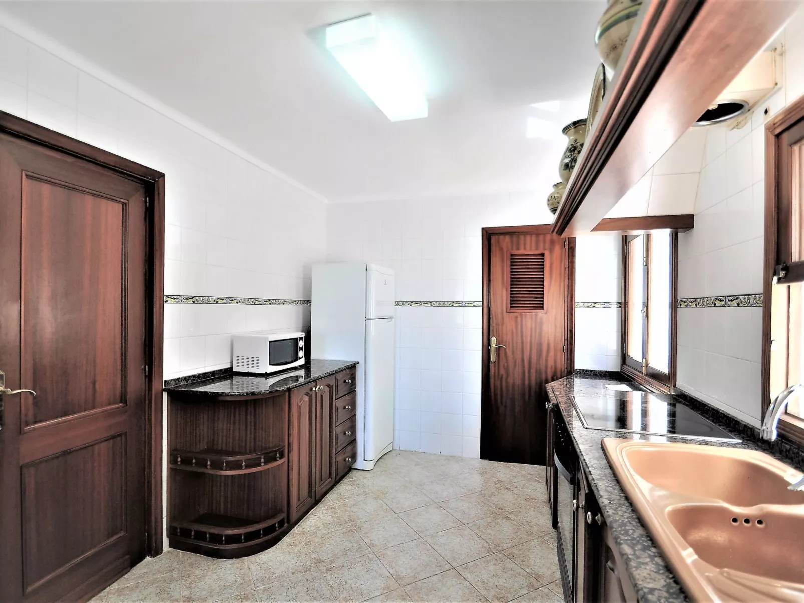 Villa con piscina privada, wifi, aire acondicionado y vistas a montaña ideal pa - Drinnen
