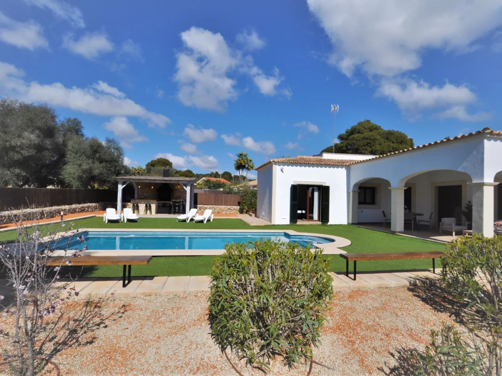 VILLA MONICA en barrio residencial de Cala Pi para 6 personas con piscina priva - Draußen