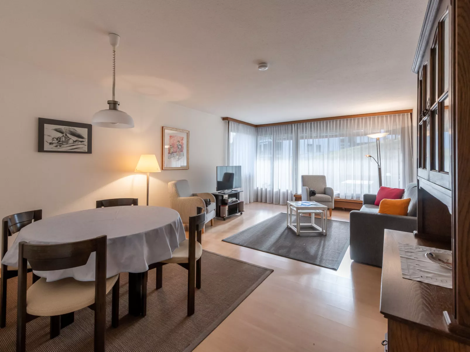 Putzprinz Gujan Ferienwohnung, Haus Surmir B / 16, (Flims Waldhaus). 2.5-Zimmer - Inside