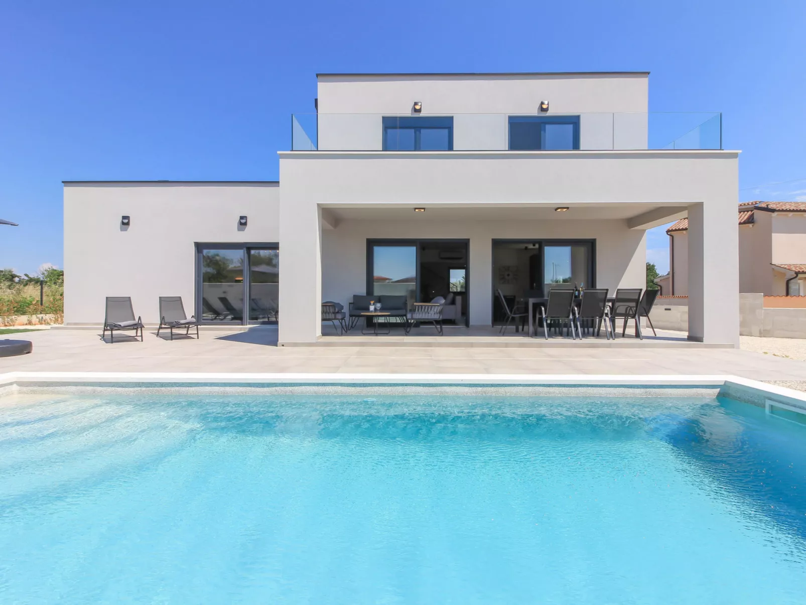 Villa Esire - Outside