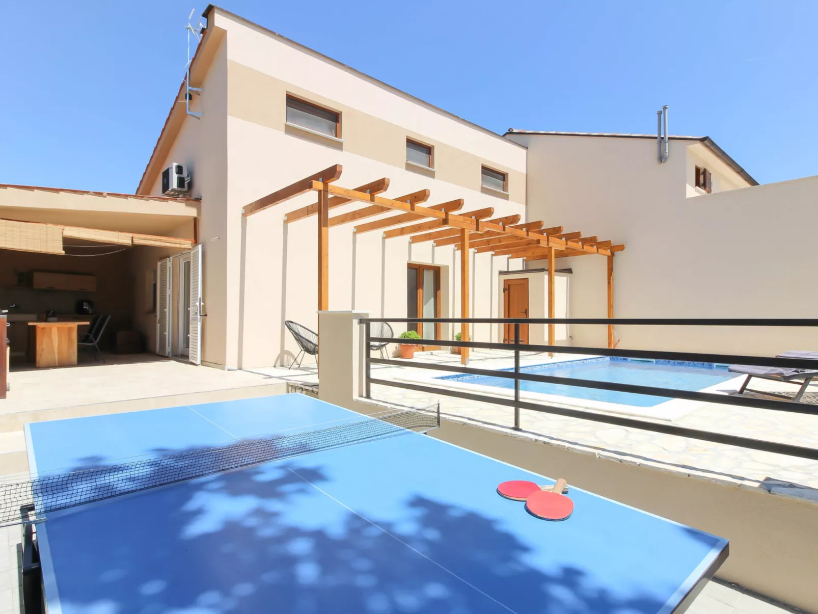 Villa Lona - Outside