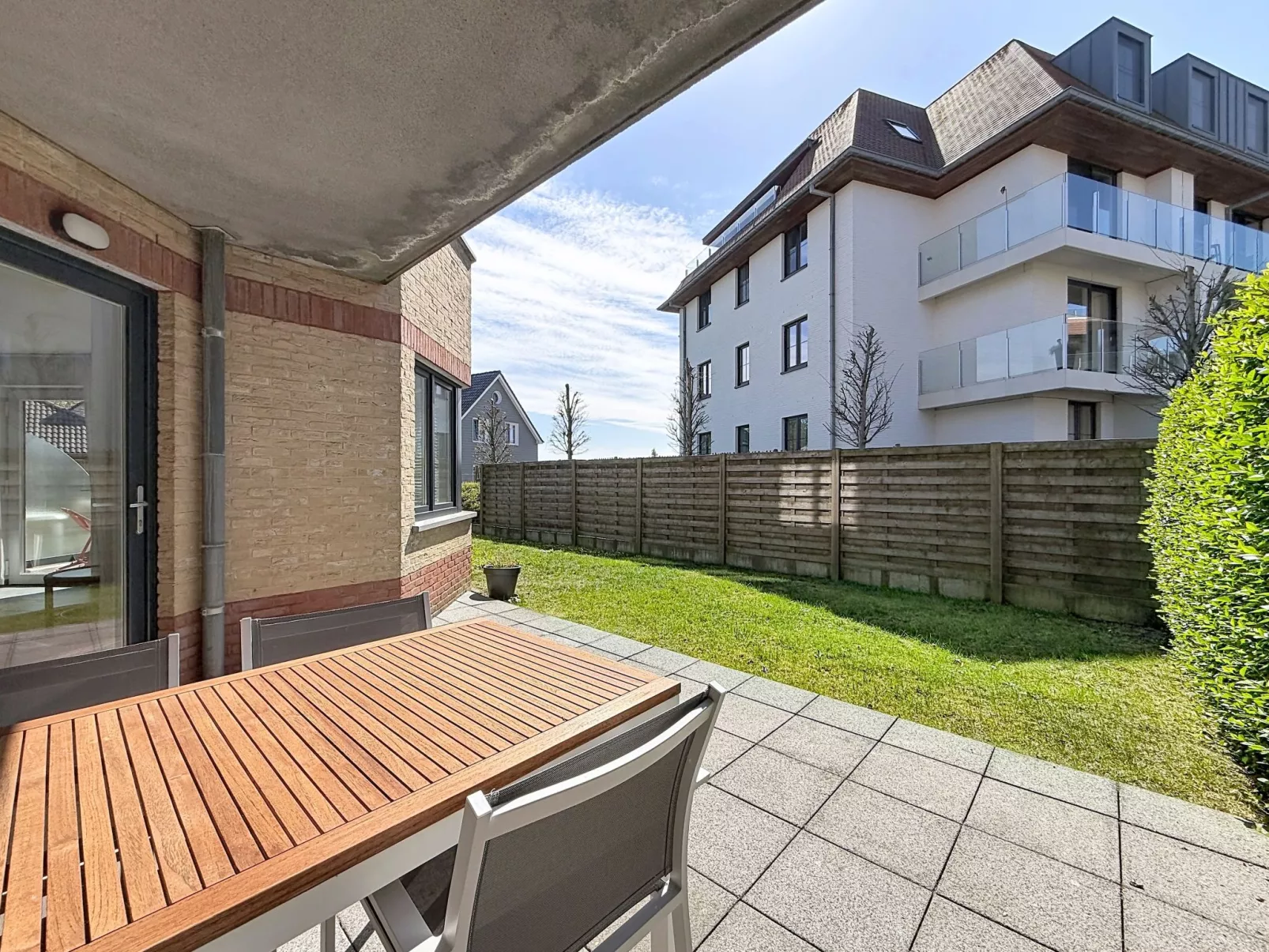 Petite Oasis with garden - Draußen