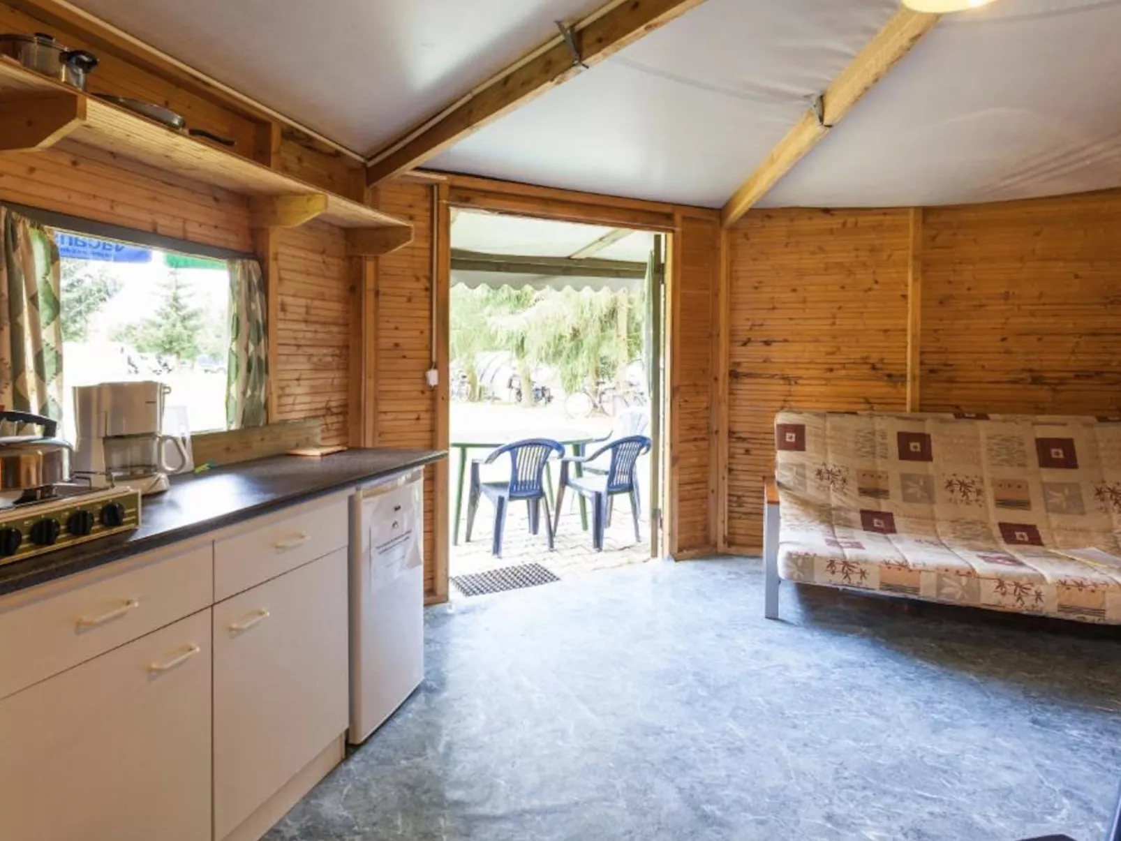 Camping 2000 - Kampeerhut - Inside