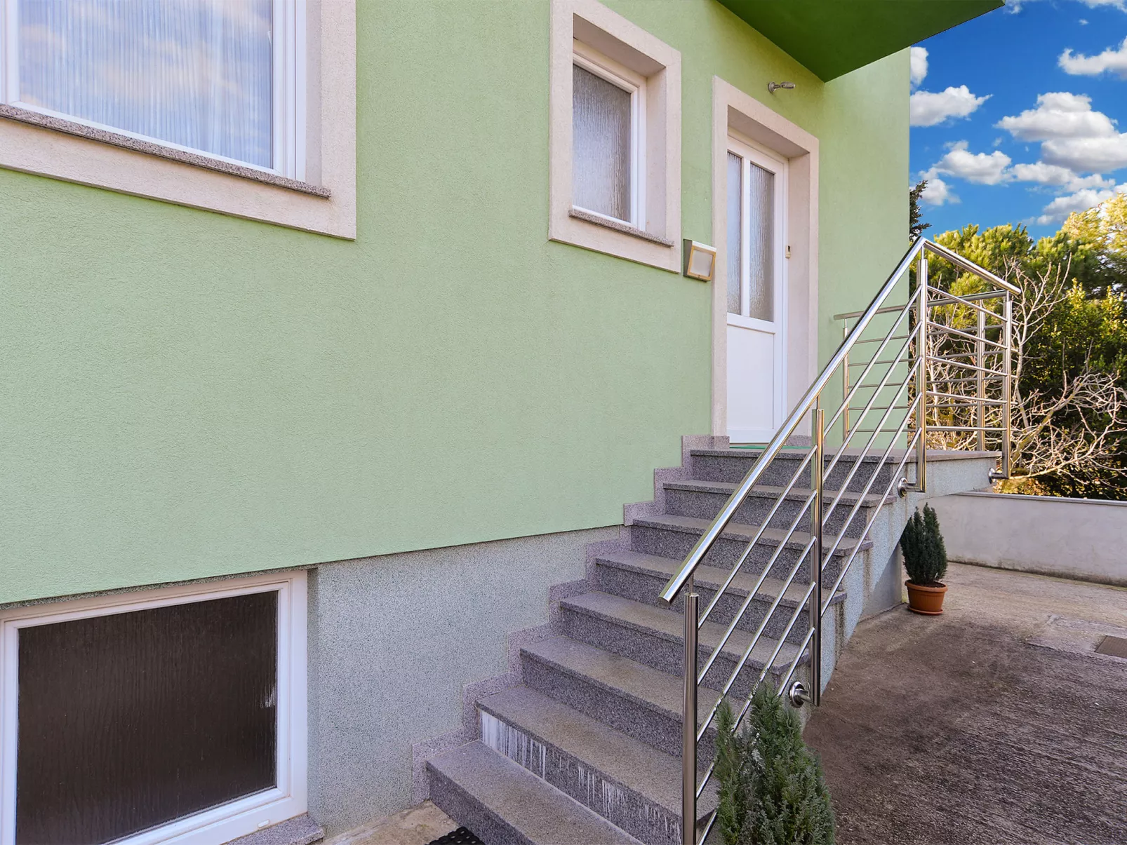 Apartment 1989 - Dehors
