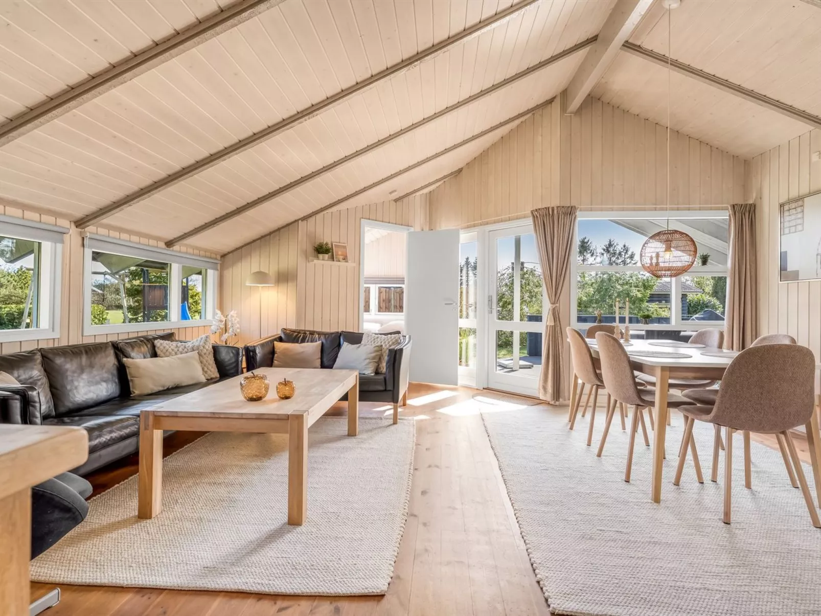 "Roope" - 800m from the sea - Drinnen